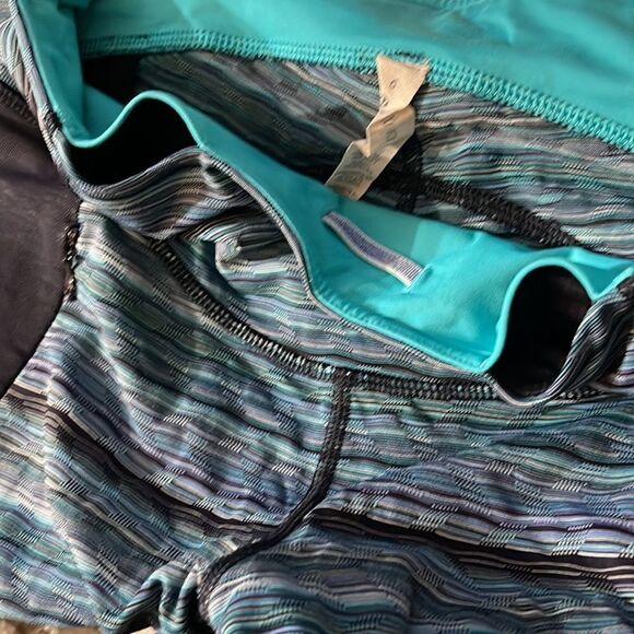 Lululemon Stop At Nothing Crops Blue Stripe 6 - Picture 8 of 8